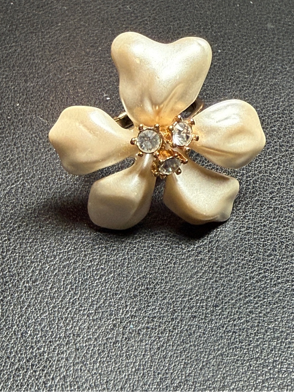 90s KJL Kenneth Jay Lane Ivory 3D Faux Pearl Flower Cocktail Ring Size 8.5
